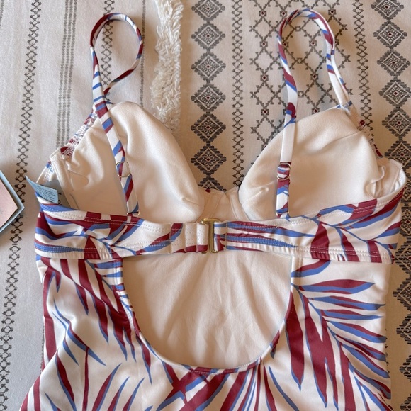 NWT Shade & Shore Shirred Underwire Tropical Print One-Piece XS Swimsuit - Picture 5 of 8